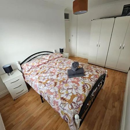 Apartamento New Flat Next The Tube And Connections To The Centre Londres Exterior foto